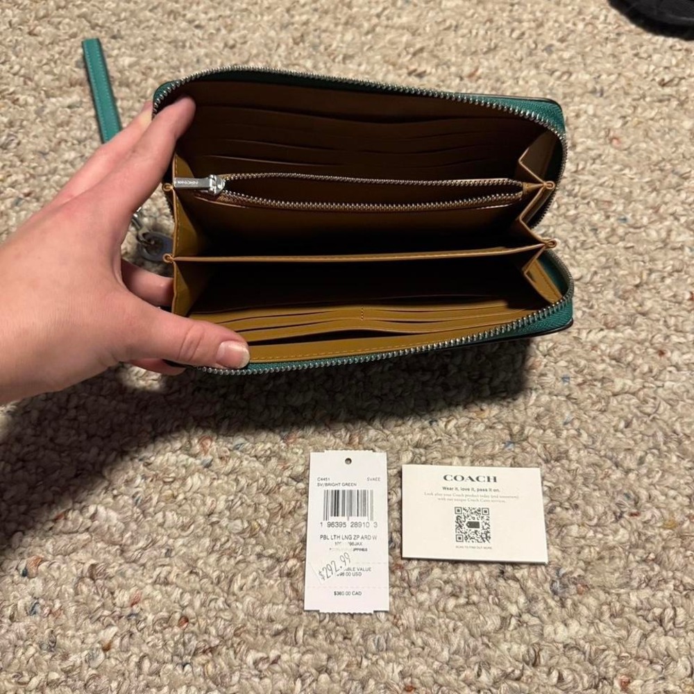 BRAND NEW This is a Coach Pebbled Leather Long Zip Around Wallet in Bright GrEen - Picture 3 of 5